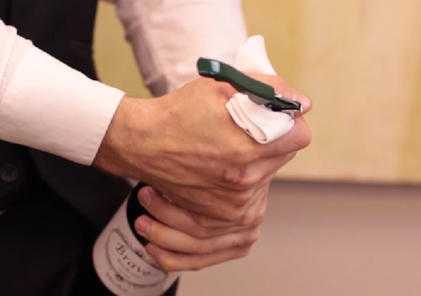 image-8 Opening A Bottle Of Wine And Pouring It Correctly